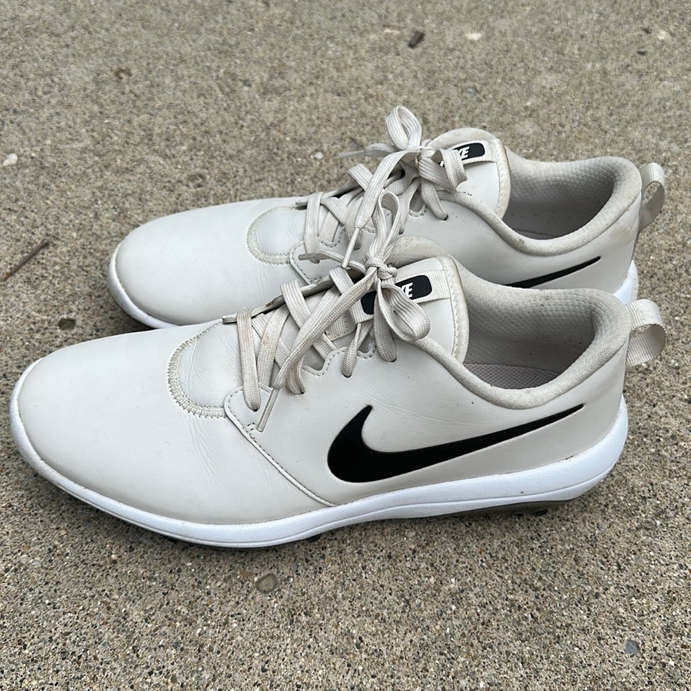 Nike Men’s Golf shoes, Sz 10. white with black accents
